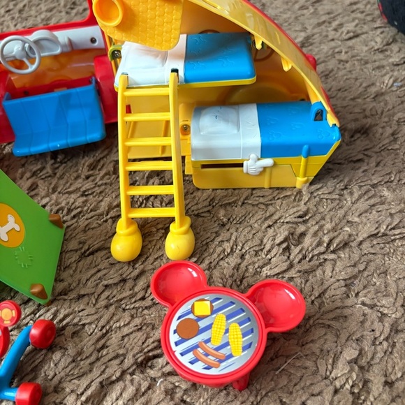 Disney Jr Mickey Mouse Clubhouse Cruisin' Camper RV With Ladder Play Set Toy - Picture 4 of 6